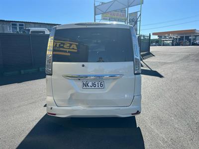 2013 Nissan Serena - Thumbnail