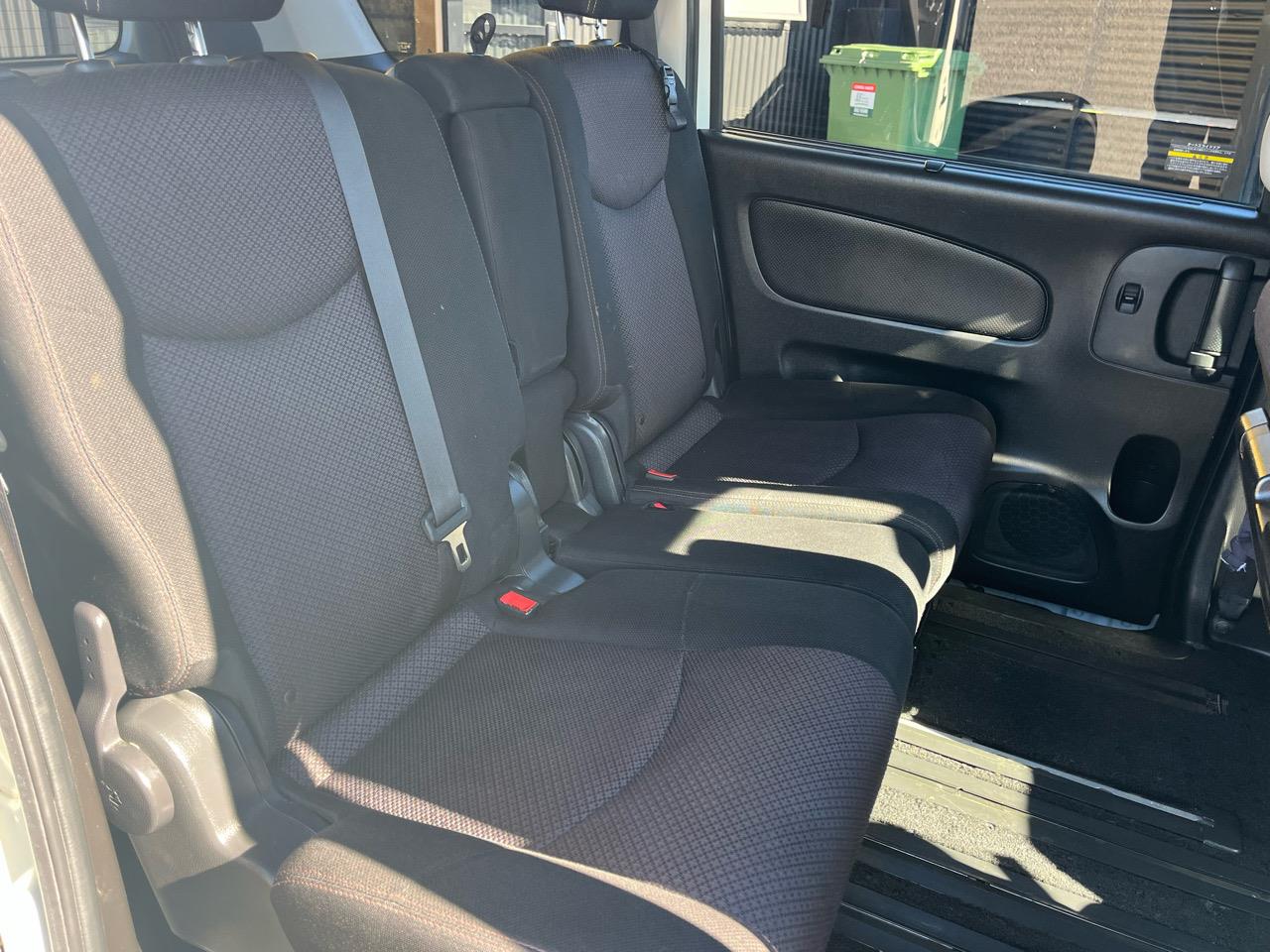 2013 Nissan Serena
