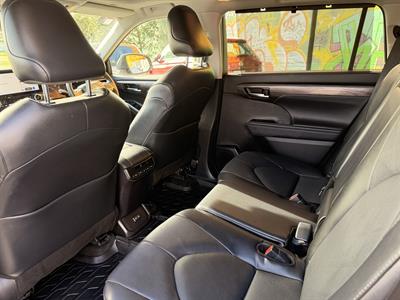 2025 Toyota Highlander - Thumbnail