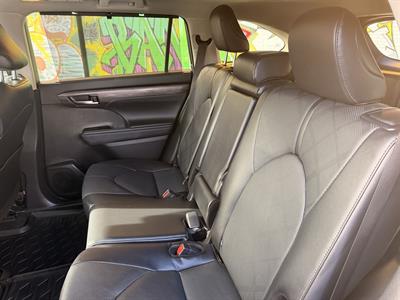 2025 Toyota Highlander - Thumbnail
