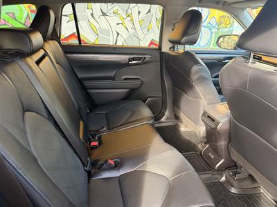 2025 Toyota Highlander - Thumbnail