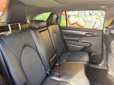 2025 Toyota Highlander - Thumbnail