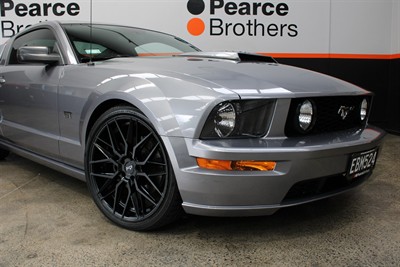 2005 Ford Mustang - Thumbnail