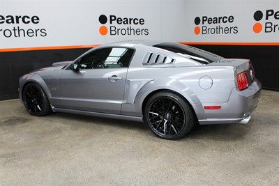 2005 Ford Mustang - Thumbnail