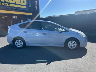 2010 Toyota PRIUS - Thumbnail