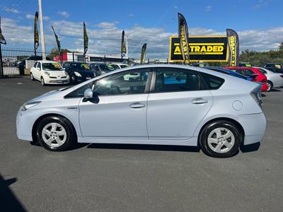 2010 Toyota PRIUS - Thumbnail