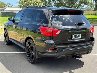 2019 Nissan Pathfinder - Thumbnail