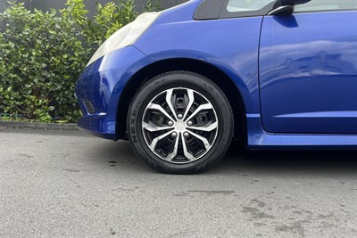 2008 Honda FIT - Thumbnail
