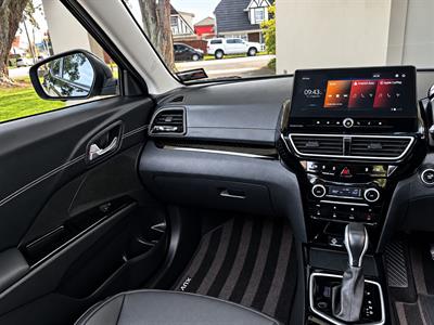 2025 Mahindra XUV 3XO - Thumbnail