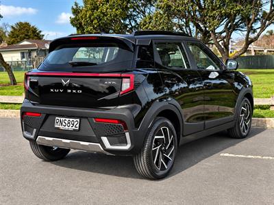 2025 Mahindra XUV 3XO - Thumbnail