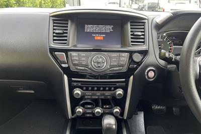 2017 Nissan Pathfinder - Thumbnail