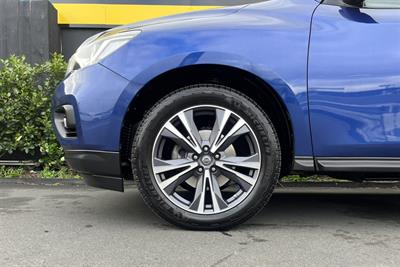 2017 Nissan Pathfinder - Thumbnail