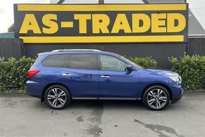 2017 Nissan Pathfinder - Thumbnail