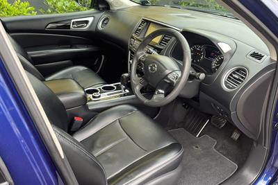 2017 Nissan Pathfinder - Thumbnail