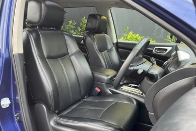 2017 Nissan Pathfinder - Thumbnail