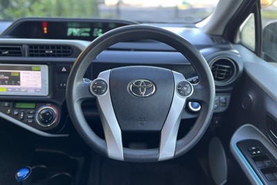 2013 Toyota Aqua - Thumbnail
