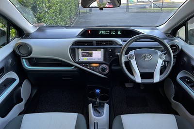 2013 Toyota Aqua - Thumbnail