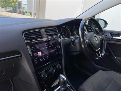 2017 Volkswagen Golf - Thumbnail