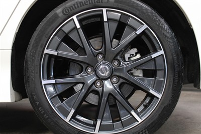 2018 Nissan Leaf - Thumbnail