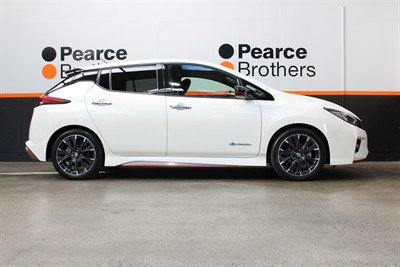 2018 Nissan Leaf - Thumbnail