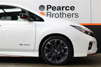 2018 Nissan Leaf - Thumbnail