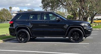 2017 Jeep GRAND CHEROKEE - Thumbnail