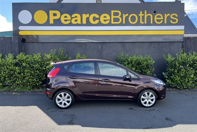 2010 Ford Fiesta - Thumbnail