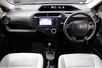 2017 Toyota Aqua - Thumbnail