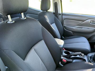 2015 Mitsubishi Triton - Thumbnail
