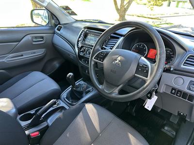 2015 Mitsubishi Triton - Thumbnail
