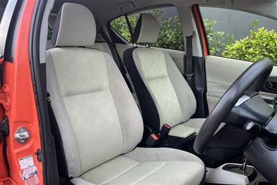 2012 Toyota Aqua - Thumbnail