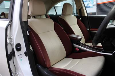 2013 Toyota Sai - Thumbnail
