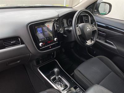 2020 Mitsubishi Outlander - Thumbnail