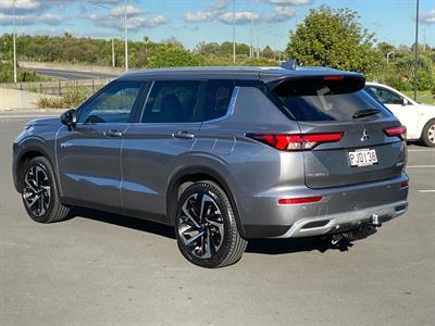 2022 Mitsubishi Outlander - Thumbnail