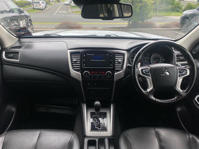 2022 Mitsubishi Triton - Thumbnail