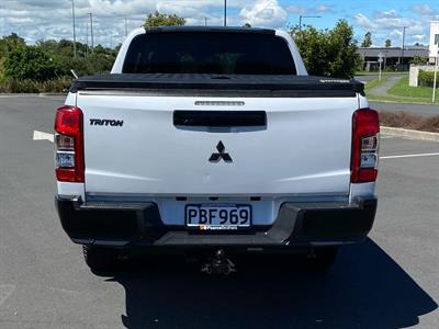2022 Mitsubishi Triton - Thumbnail