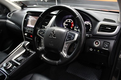 2020 Mitsubishi Pajero - Thumbnail