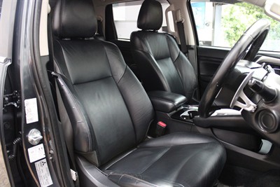 2020 Mitsubishi Pajero - Thumbnail