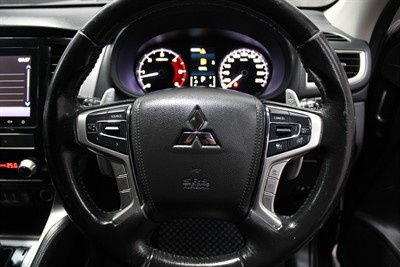 2020 Mitsubishi Pajero - Thumbnail