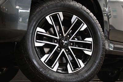 2020 Mitsubishi Pajero - Thumbnail