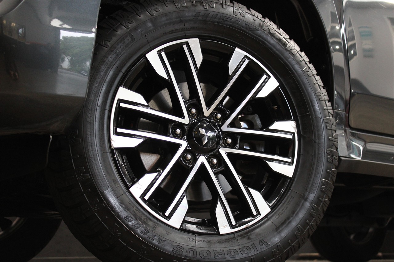 2020 Mitsubishi Pajero