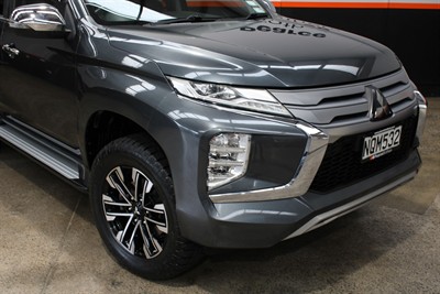 2020 Mitsubishi Pajero - Thumbnail