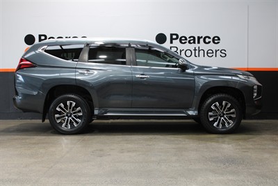 2020 Mitsubishi Pajero - Thumbnail