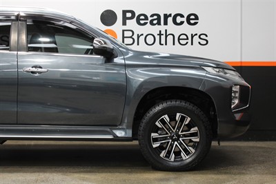 2020 Mitsubishi Pajero - Thumbnail