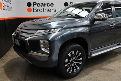2020 Mitsubishi Pajero - Thumbnail