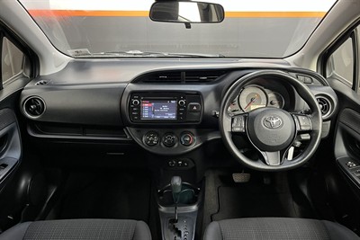 2017 Toyota YARIS - Thumbnail