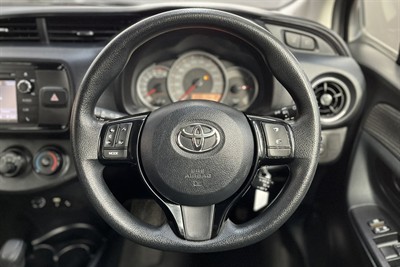 2017 Toyota YARIS - Thumbnail
