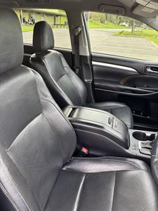 2016 Toyota Highlander - Thumbnail