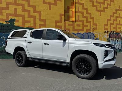 2022 Mitsubishi Triton - Thumbnail