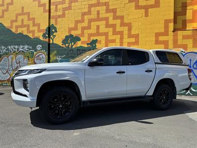 2022 Mitsubishi Triton - Thumbnail